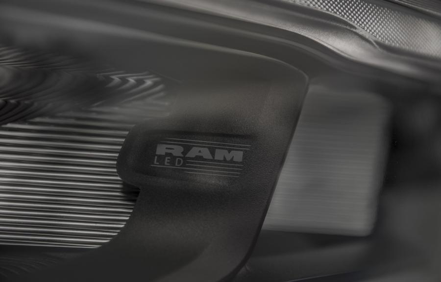  Dodge Ram 1500 Rebel Quad Cab (DT) 2018 года  (фото 23 из 36)
